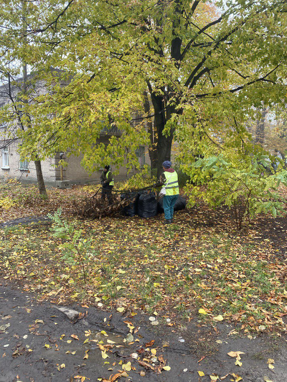 С заботой об округе.. На 27.10.2025 г. сотрудниками МУП "ЭКОС" выполнены следующие виды работ:   Восстановление наружного освещения по ул. Вокзальная Сбор веток и погрузка листвы по ул.Школьная и ул.Лермонтова Уборка детских... С заботой об округе.. На 27.10.2025 г. сотрудниками МУП "ЭКОС" выполнены следующие виды работ:   Восстановление наружного освещения по ул. Вокзальная Сбор веток и погрузка листвы по ул.Школьная и ул.Лермонтова Уборка детских...