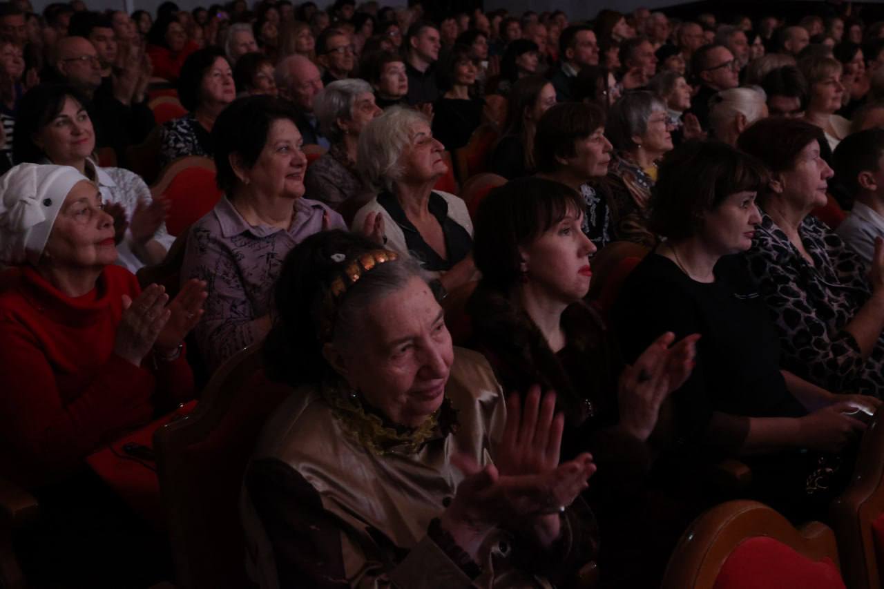 В Донецке с невероятным успехом прошел концерт «Штраус в Петербурге» В Донецке с невероятным успехом прошел концерт «Штраус в Петербурге»