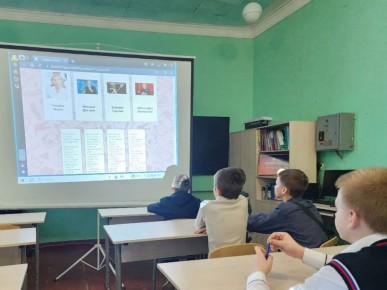 В учебных учреждениях Кировского прошли внеурочные занятия «Разговоры о важном»