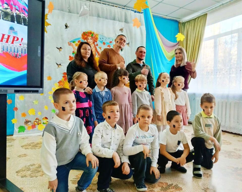 Празднование Дня флага ДНР в Торезе Празднование Дня флага ДНР в Торезе