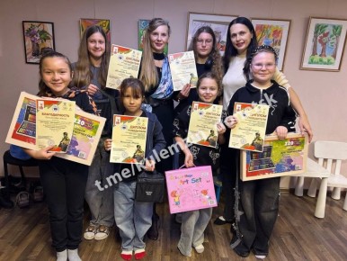 Вчера, в детском клубе «Rafael.ka» Дворца культуры им. Т.Г. Шевченко состоялась церемония награждения юных художников, победивших в Открытом региональном конкурсе «Одна Победа — одна Родина»