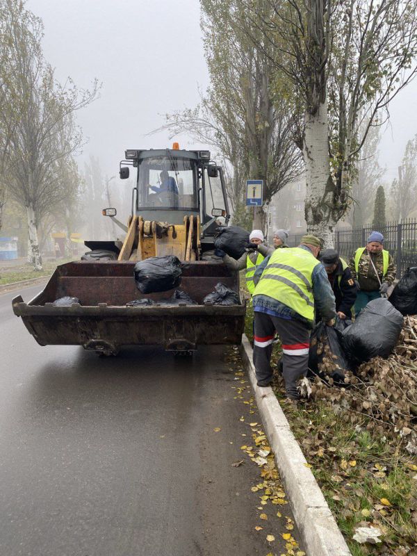 С заботой об округе.. На 27.10.2025 г. сотрудниками МУП "ЭКОС" выполнены следующие виды работ: Восстановление наружного освещения по ул. Вокзальная Сбор веток и погрузка листвы по ул.Школьная и ул.Лермонтова Уборка детских... С заботой об округе.. На 27.10.2025 г. сотрудниками МУП "ЭКОС" выполнены следующие виды работ: Восстановление наружного освещения по ул. Вокзальная Сбор веток и погрузка листвы по ул.Школьная и ул.Лермонтова Уборка детских...