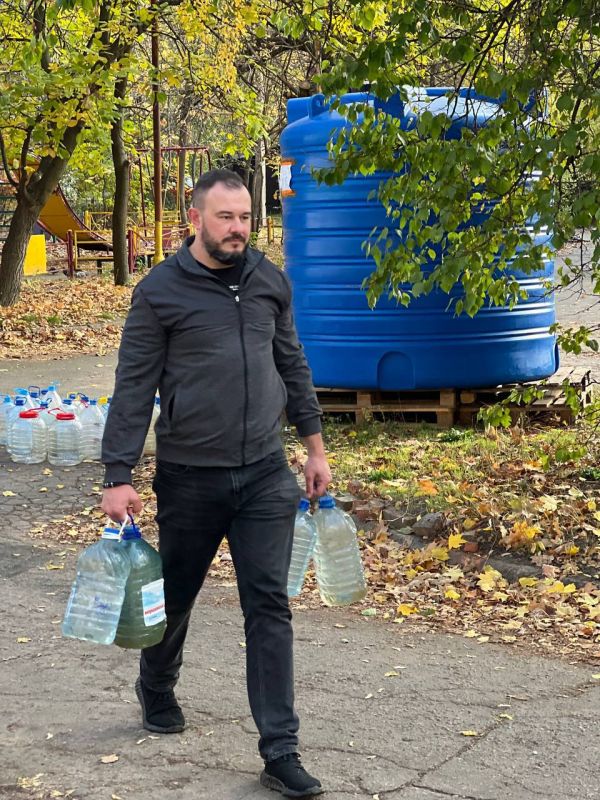 Продолжаем организовывать развозы воды Продолжаем организовывать развозы воды
