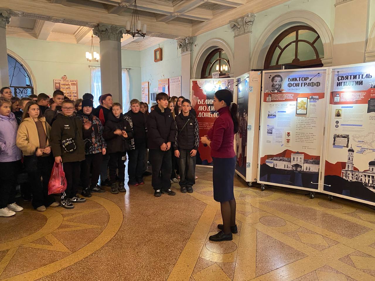 27 октября 2025 г. в МБУ «Зугрэсский Городской Дворец Культуры» состоялась презентация мобильной интерактивной выставки «Великие люди Донбасса» в рамках реализации грантового проекта, созданного при поддержке Президентского... 27 октября 2025 г. в МБУ «Зугрэсский Городской Дворец Культуры» состоялась презентация мобильной интерактивной выставки «Великие люди Донбасса» в рамках реализации грантового проекта, созданного при поддержке Президентского...