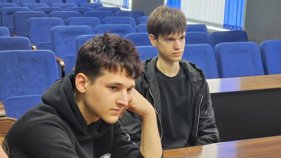Игорь Мартынов: Встретился с активной молодежью Енакиево Игорь Мартынов: Встретился с активной молодежью Енакиево