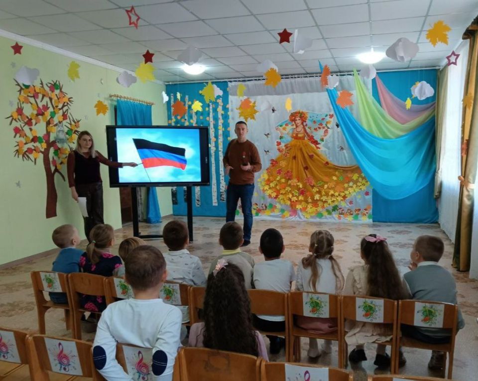 Празднование Дня флага ДНР в Торезе Празднование Дня флага ДНР в Торезе