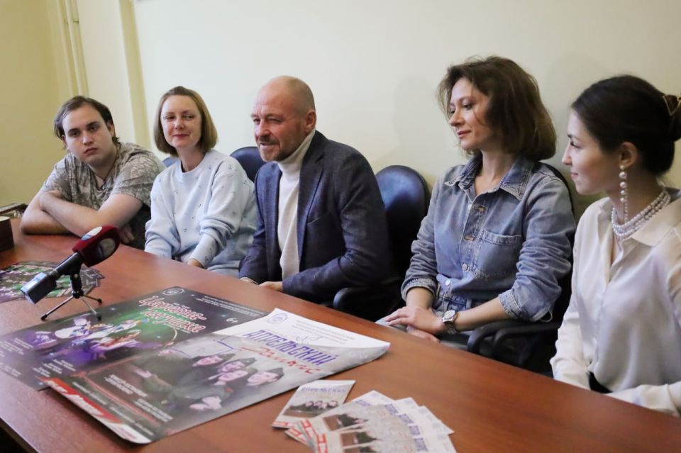 Брифинг по итогам осенних гастролей Мариупольского театра Брифинг по итогам осенних гастролей Мариупольского театра