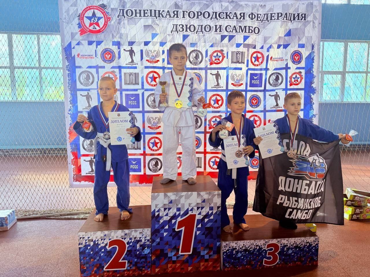 26 октября в г. Донецке в легкоатлетическом манеже "Донецк" прошло открытое первенство городского округа Донецк по дзюдо среди мальчиков и девочек 2016-217 гг.р., посвящённое Всемирному Дню Дзюдо, в рамках реализации проекта... 26 октября в г. Донецке в легкоатлетическом манеже "Донецк" прошло открытое первенство городского округа Донецк по дзюдо среди мальчиков и девочек 2016-217 гг.р., посвящённое Всемирному Дню Дзюдо, в рамках реализации проекта...