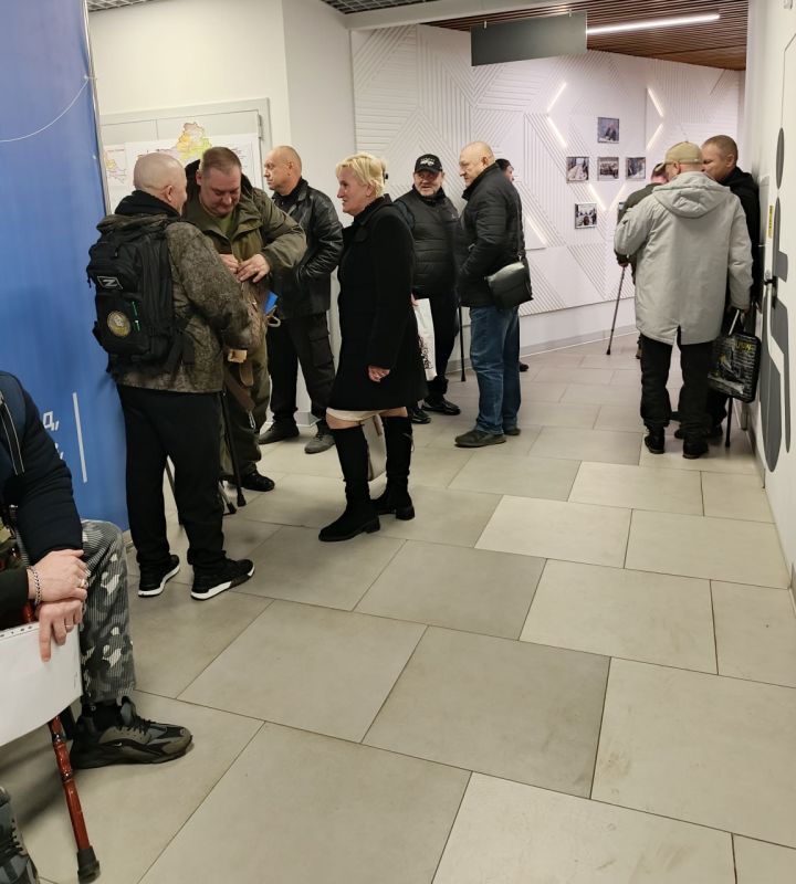 На днях на базе донецкого филиала фонда «Защитники Отечества» состоялся первый выездной прием ветеранов боевых действий сотрудниками военно-врачебной комиссии г. Луганска, на котором обратившиеся смогли подать пакет... На днях на базе донецкого филиала фонда «Защитники Отечества» состоялся первый выездной прием ветеранов боевых действий сотрудниками военно-врачебной комиссии г. Луганска, на котором обратившиеся смогли подать пакет...
