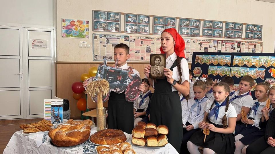 Николай Михайлов: Школы Старобешево и Читы провели телемост дружбы Николай Михайлов: Школы Старобешево и Читы провели телемост дружбы