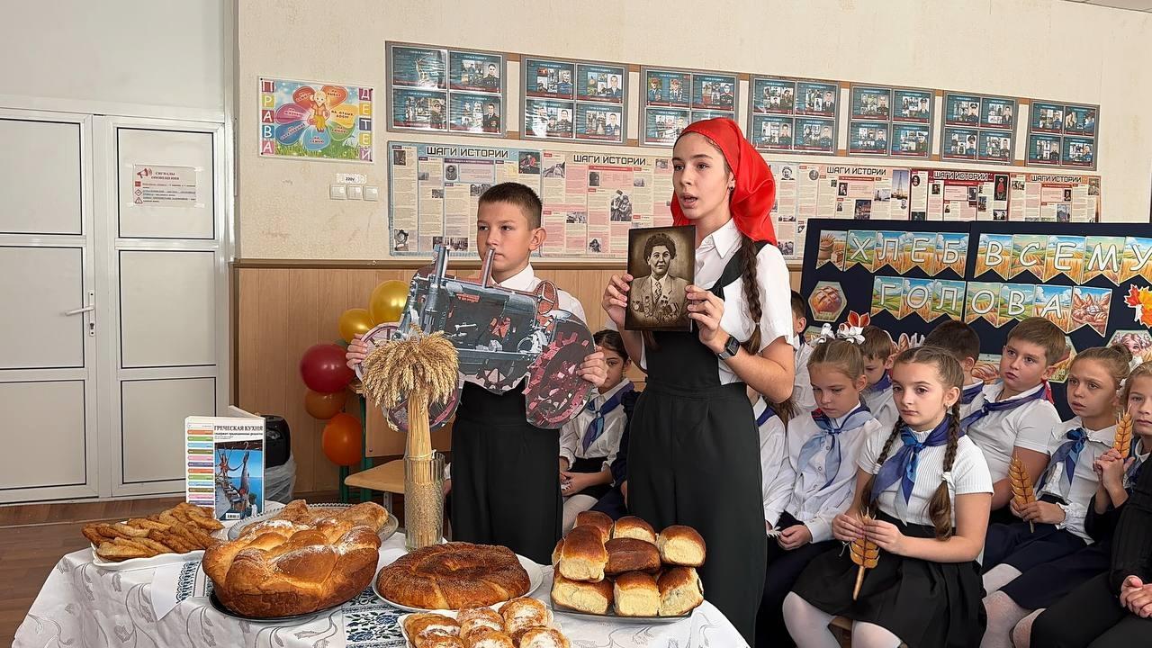 Николай Михайлов: Школы Старобешево и Читы провели телемост дружбы Николай Михайлов: Школы Старобешево и Читы провели телемост дружбы