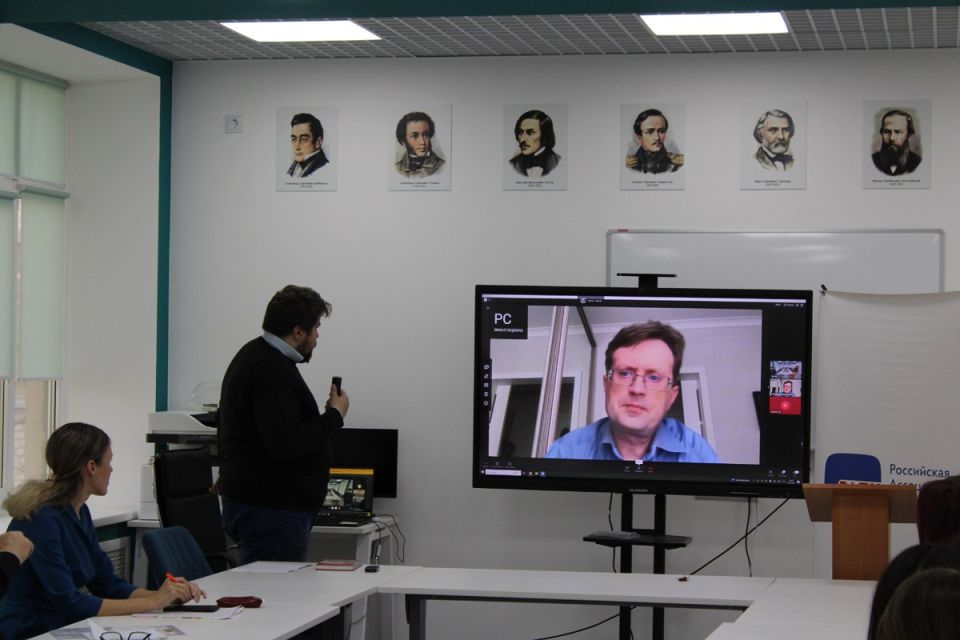 Председатель регионального отделения РВИО в ДНР Владимир Ежиков поприветствовал участников круглого стола «Гражданская война (1917-1920 гг.) на Юге России в исторической памяти жителей Донбасса и Новороссии» Председатель регионального отделения РВИО в ДНР Владимир Ежиков поприветствовал участников круглого стола «Гражданская война (1917-1920 гг.) на Юге России в исторической памяти жителей Донбасса и Новороссии»