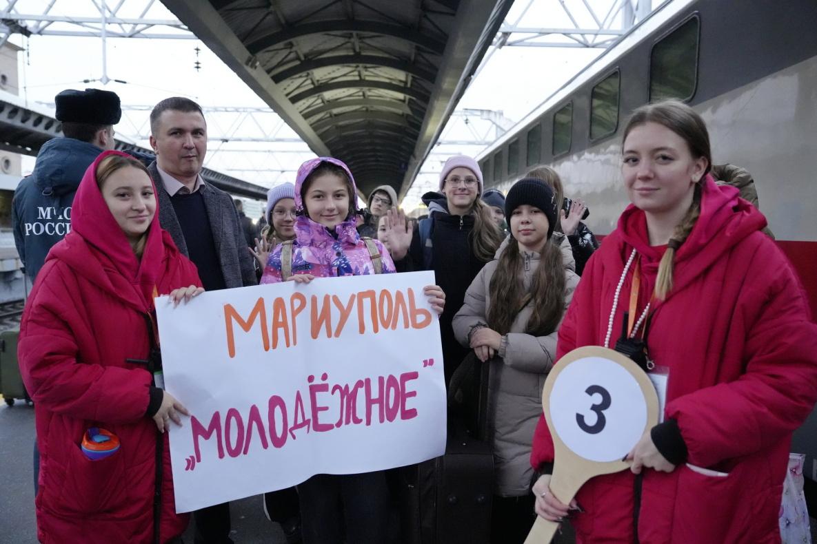 В Петербурге стартовала осенняя смена «Единство» для мариупольских школьников В Петербурге стартовала осенняя смена «Единство» для мариупольских школьников