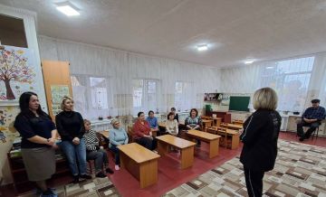 Сегодня заместитель главы Администрации Володарского муниципального округа Полтарак В.В провела встречу с трудовым коллективом ГКДОУ "Аслановский детский сад Володарского м.о."