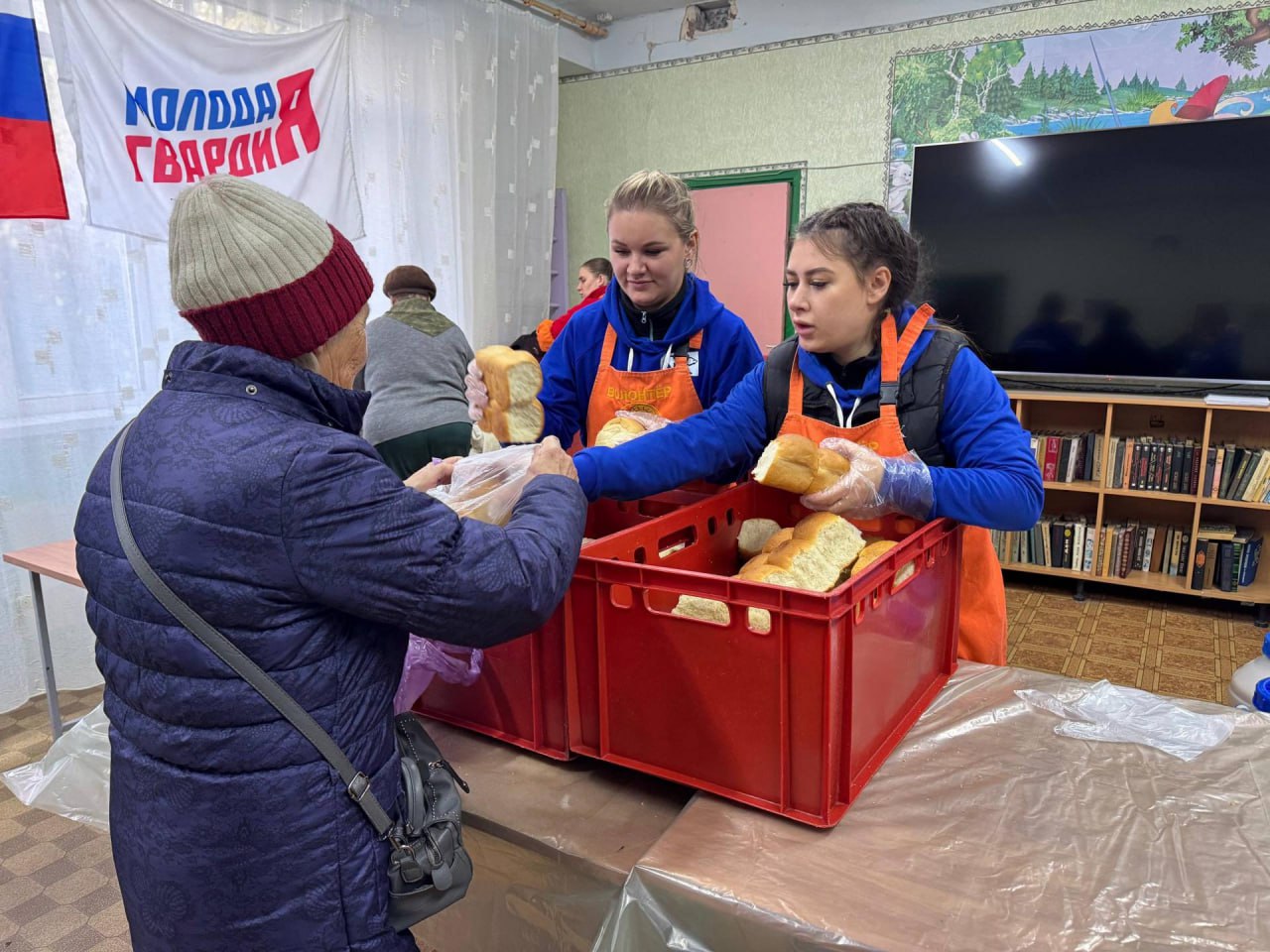 В Мариуполе работают активисты «Молодой Гвардии» и «Волонтерской Роты» из Югры В Мариуполе работают активисты «Молодой Гвардии» и «Волонтерской Роты» из Югры
