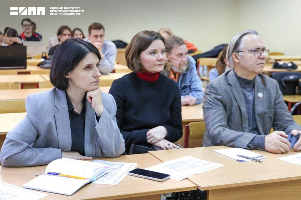 Уникальный опыт в градостроительстве: студенты МАРХИ разработали концепции развития Горловки ДНР Уникальный опыт в градостроительстве: студенты МАРХИ разработали концепции развития Горловки ДНР