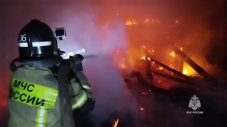 Горловские пожарные защитили от пламени жилые дома