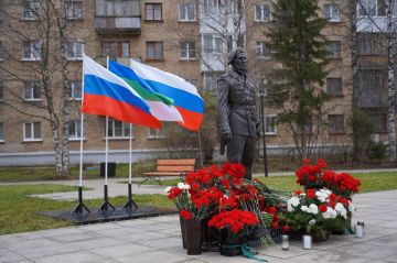 В Ухте открыли памятник Герою ДНР Арсену Павлову («Моторола»)