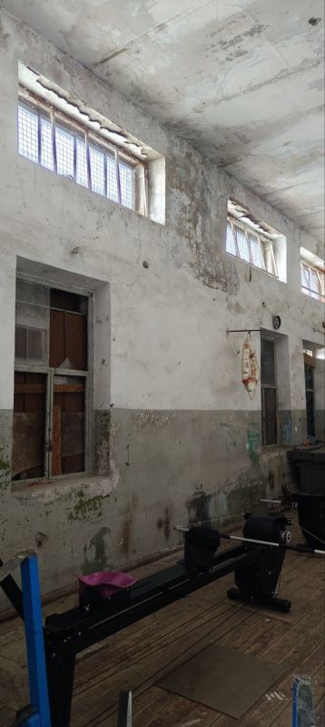 Живая вода Зугрэса: как хрупкие лодки и сильные духом люди спасают город от забвения Живая вода Зугрэса: как хрупкие лодки и сильные духом люди спасают город от забвения