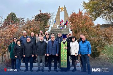Память жива: мангушские партийцы-единороссы почтили память погибших в Великой Отечественной войне земляков