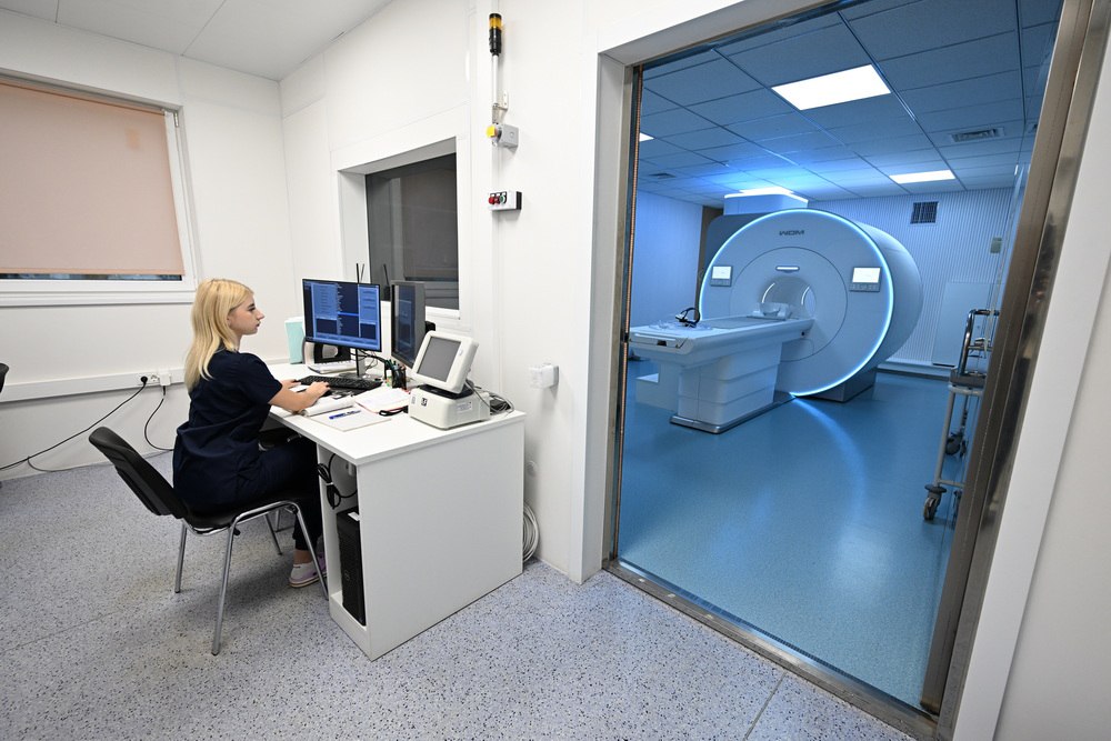 Денис Пушилин: 1700 обследований жителей Республики уже провели с помощью ультрасовременного томографа в новом кабинете МРТ в Макеевке Денис Пушилин: 1700 обследований жителей Республики уже провели с помощью ультрасовременного томографа в новом кабинете МРТ в Макеевке