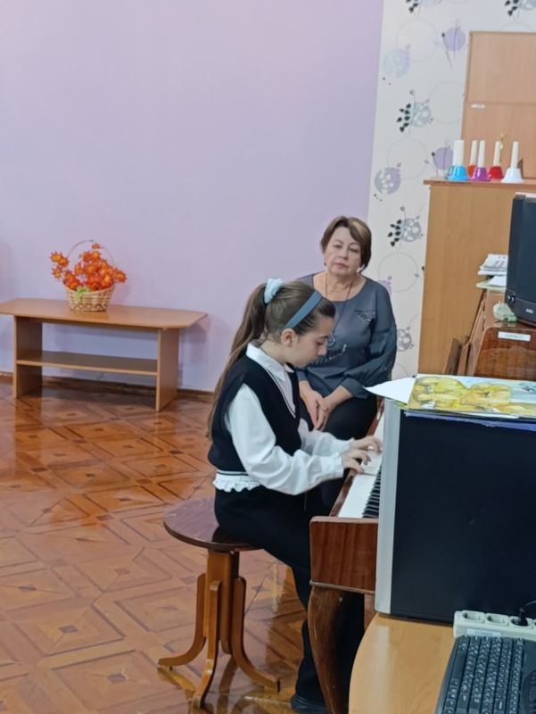 27 октября 2025г. в рамках взаимодействия обучающиеся и преподаватели музыкального отделения Харцызской детской школы искусств подготовили для воспитанников детского сада «Радуга» музыкальную встречу «Музыкальные краски... 27 октября 2025г. в рамках взаимодействия обучающиеся и преподаватели музыкального отделения Харцызской детской школы искусств подготовили для воспитанников детского сада «Радуга» музыкальную встречу «Музыкальные краски...