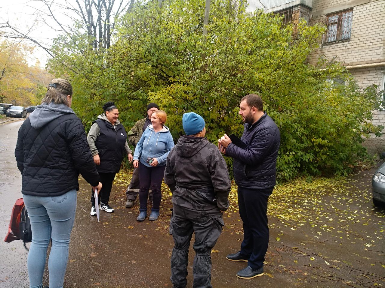 По поручению Главы ДНР Дениса Пушилина 28.10.2025 по адресу: г.Донецк, пр.Ленинский,1 состоялась встреча с жителями района, на которой присутствовал заместитель руководителя Управы Ленинского внутригородского района... По поручению Главы ДНР Дениса Пушилина 28.10.2025 по адресу: г.Донецк, пр.Ленинский,1 состоялась встреча с жителями района, на которой присутствовал заместитель руководителя Управы Ленинского внутригородского района...