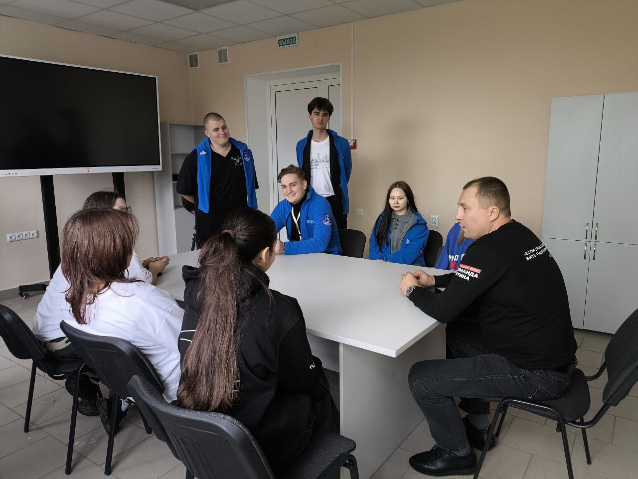 Денис Зубов: ГосСтарт.Диалог. 28 октября в городском округе Иловайск состоялась встреча активной молодежи с заведующим сектором физической культуры, спорта и молодежной политики – Киреевым Владимиром Александровичем. На... Денис Зубов: ГосСтарт.Диалог. 28 октября в городском округе Иловайск состоялась встреча активной молодежи с заведующим сектором физической культуры, спорта и молодежной политики – Киреевым Владимиром Александровичем. На...