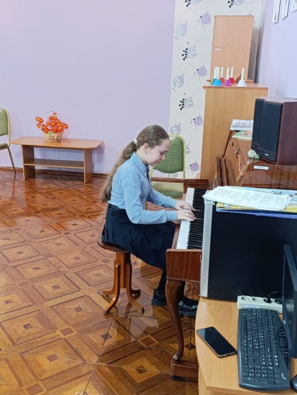 27 октября 2025г. в рамках взаимодействия обучающиеся и преподаватели музыкального отделения Харцызской детской школы искусств подготовили для воспитанников детского сада «Радуга» музыкальную встречу «Музыкальные краски... 27 октября 2025г. в рамках взаимодействия обучающиеся и преподаватели музыкального отделения Харцызской детской школы искусств подготовили для воспитанников детского сада «Радуга» музыкальную встречу «Музыкальные краски...
