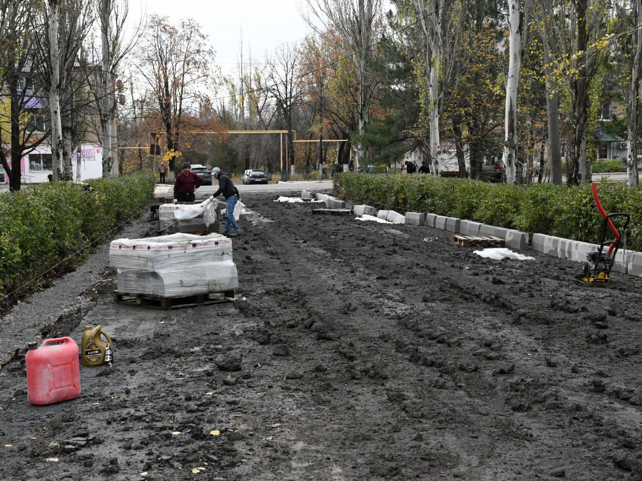 Сергей Назаров проверил благоустройство южной части парка «Победа» Сергей Назаров проверил благоустройство южной части парка «Победа»