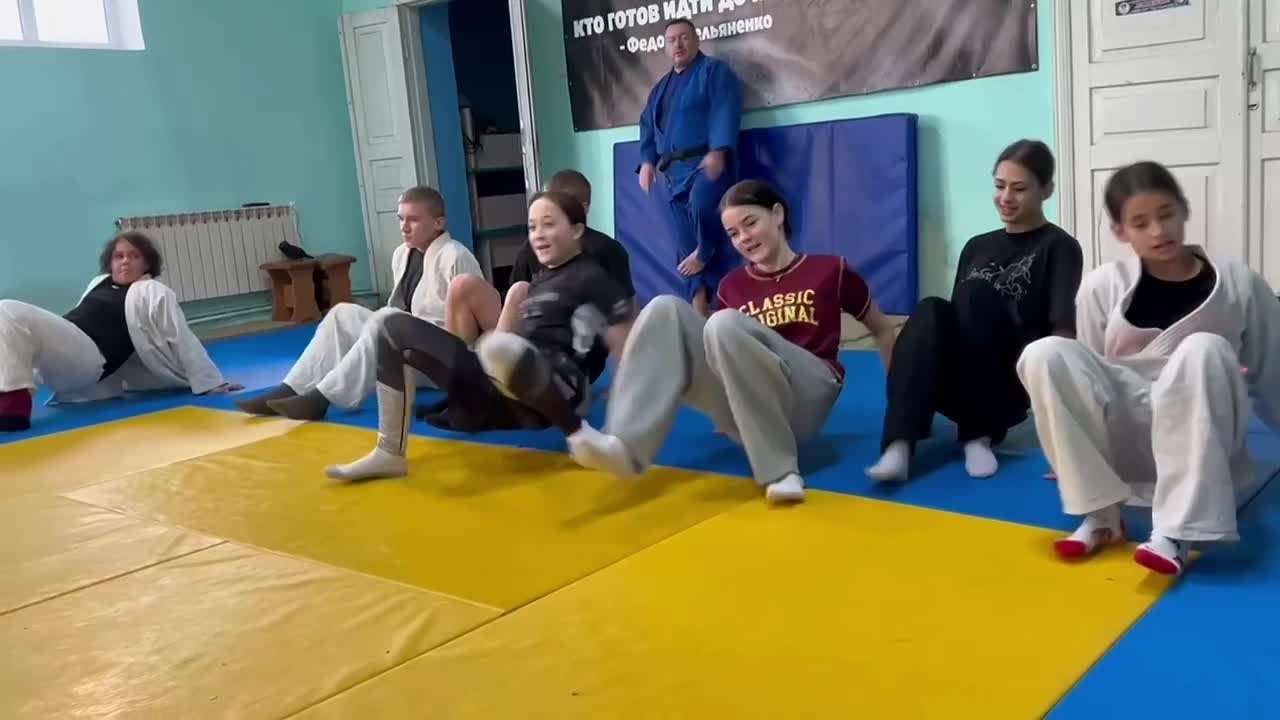 Сила тела и духа!. В рамках проекта «Старший Брат» под руководством опытного тренера по дзюдо, Короля Романа Валентиновича, прошла тренировка для дружинников