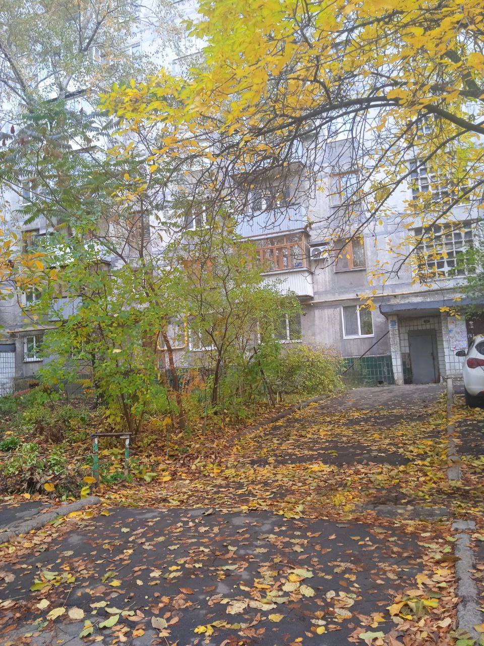 Коммунальщики отключили весь дом от отопления из-за порыва в одном подъезде в Донецке