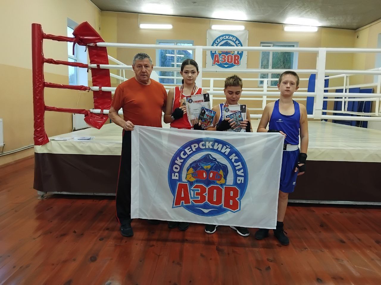 С 24 по 26 октября в городе Донецк состоялся турнир по боксу среди юношей и девочек 2012-2013 г.р. памяти Заслуженного тренера Российской федерации Олега Валентиновича Гуськова С 24 по 26 октября в городе Донецк состоялся турнир по боксу среди юношей и девочек 2012-2013 г.р. памяти Заслуженного тренера Российской федерации Олега Валентиновича Гуськова