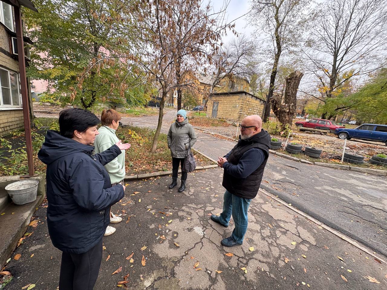 По поручению Главы ДНР Дениса Пушилин 28.10.2025 по адресу: г. Донецк, ул. Рослого,82 состоялась встреча с жителями, на которой присутствовал первый заместитель руководителя Управы Ленинского внутригородского района Тимур...