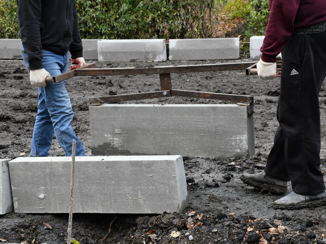 Сергей Назаров проверил благоустройство южной части парка «Победа» Сергей Назаров проверил благоустройство южной части парка «Победа»
