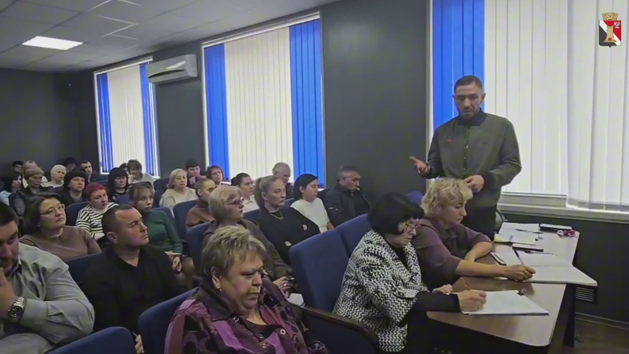 Игорь Мартынов: Аппаратное совещание. Провел очередное еженедельное аппаратное совещание с участием руководителей подведомственных учреждений и представителей ключевых структурных подразделений администрации городского...