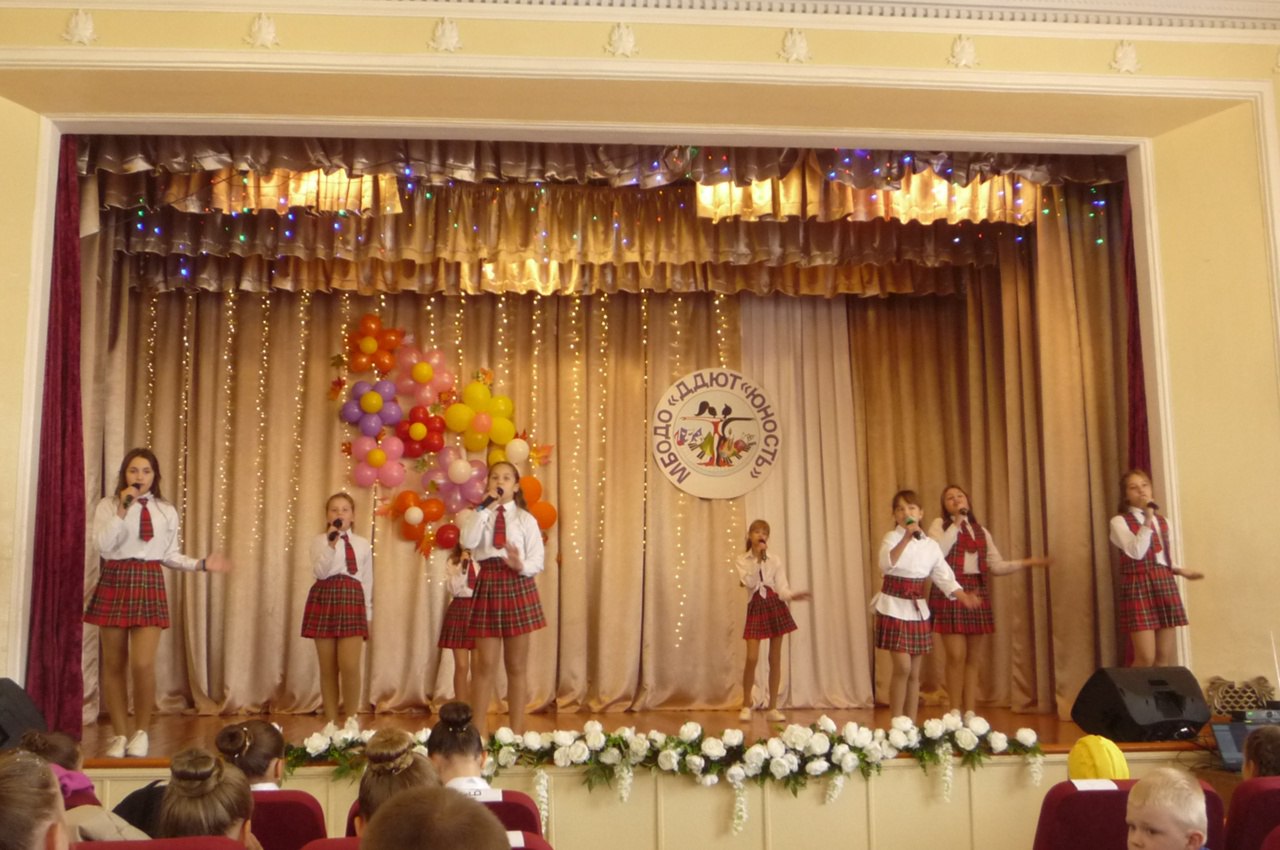 25 октября 2025 года в уютном зрительном зале Дворца детского и юношеского творчества «Юность» г. Тореза» состоялось торжественное мероприятие — посвящение в кружковцы 25 октября 2025 года в уютном зрительном зале Дворца детского и юношеского творчества «Юность» г. Тореза» состоялось торжественное мероприятие — посвящение в кружковцы