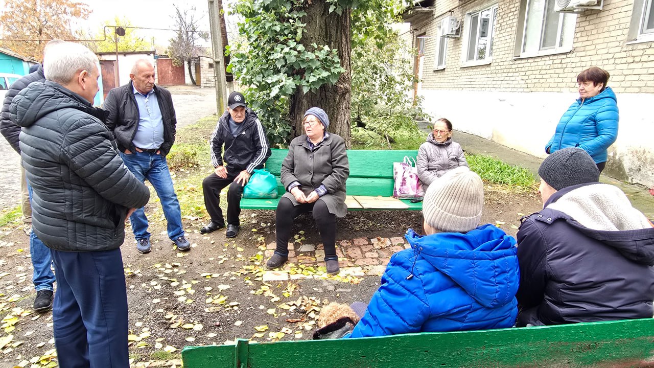 Глава муниципального образования Старобешевский муниципальный округ Николай Михайлов Провел сход граждан по улице Школьной в поселке Старобешево Глава муниципального образования Старобешевский муниципальный округ Николай Михайлов Провел сход граждан по улице Школьной в поселке Старобешево