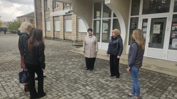 28 октября 2025 года депутаты Ясиноватского муниципального совета от "Единой России" Наталья Филиппова и Ольга Безуглая провели встречи с жителями города по поручению главы ДНР Пушилина