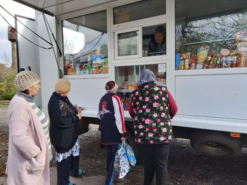 С 25 по 28 октября 2025 года осуществлена выездная торговля с использованием автомагазинов в населенных пунктах городских округов Донецк, Горловка, Мариуполь, на территории г С 25 по 28 октября 2025 года осуществлена выездная торговля с использованием автомагазинов в населенных пунктах городских округов Донецк, Горловка, Мариуполь, на территории г