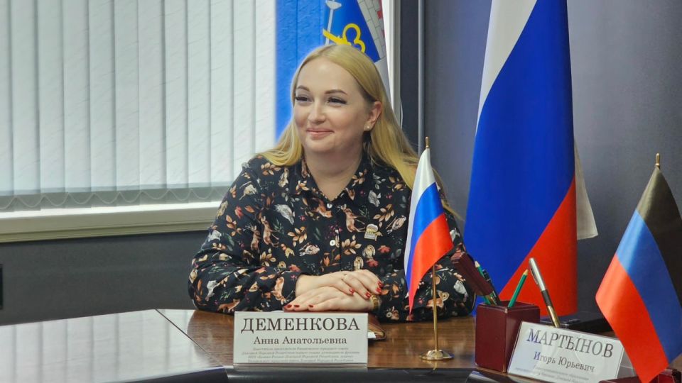 Секретарь Енакиевского местного отделения ВПП "Единая Россия" Игорь Мартынов встретился с активной и неравнодушной молодёжью нашего городского округа Секретарь Енакиевского местного отделения ВПП "Единая Россия" Игорь Мартынов встретился с активной и неравнодушной молодёжью нашего городского округа