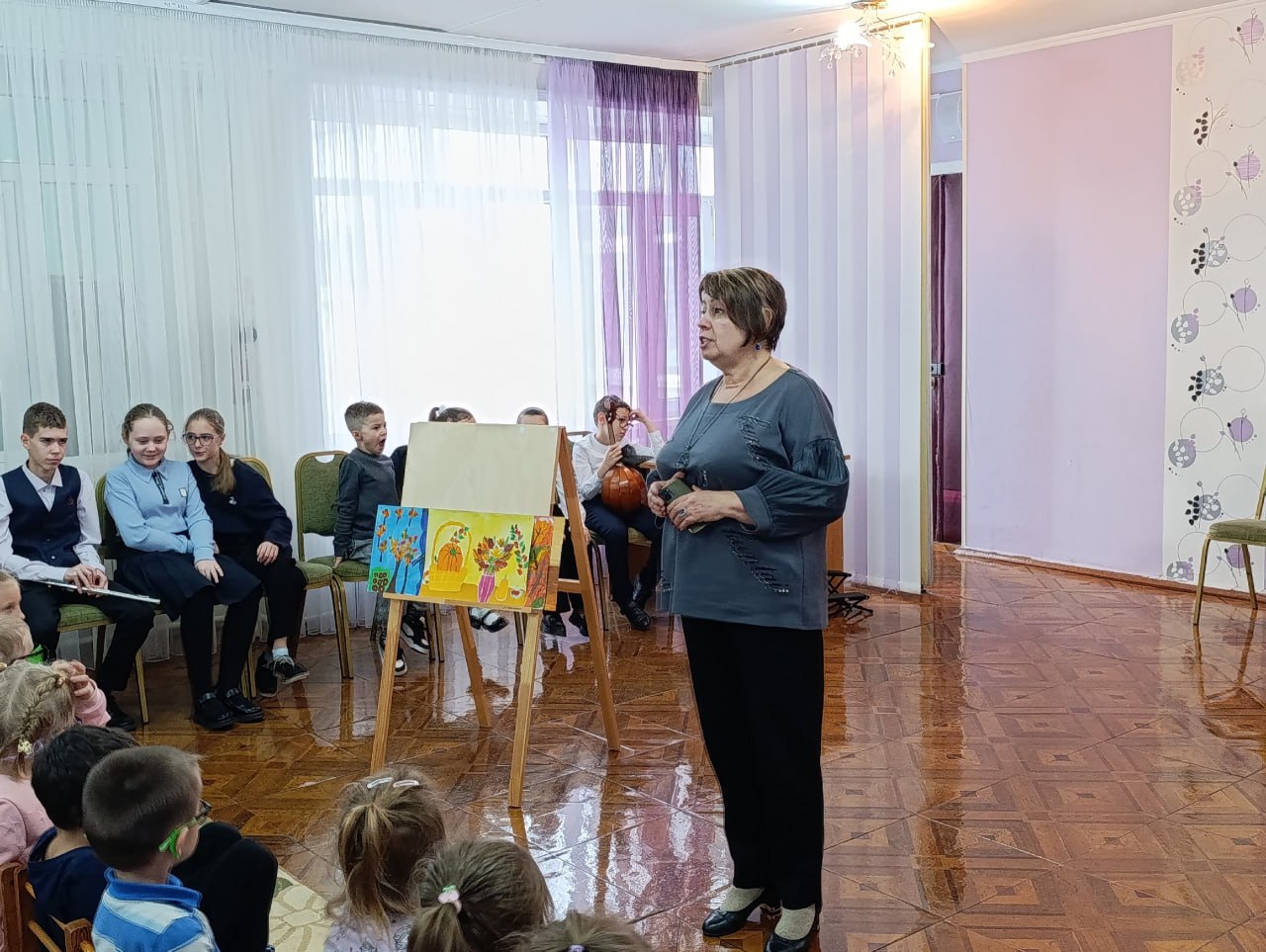 27 октября 2025г. в рамках взаимодействия обучающиеся и преподаватели музыкального отделения Харцызской детской школы искусств подготовили для воспитанников детского сада «Радуга» музыкальную встречу «Музыкальные краски...