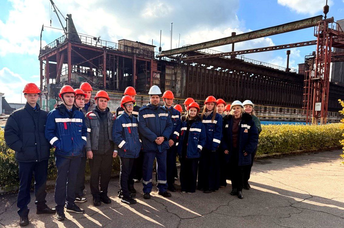Школьники Макеевки познакомились с работой Ясиновского коксохимического завода Школьники Макеевки познакомились с работой Ясиновского коксохимического завода