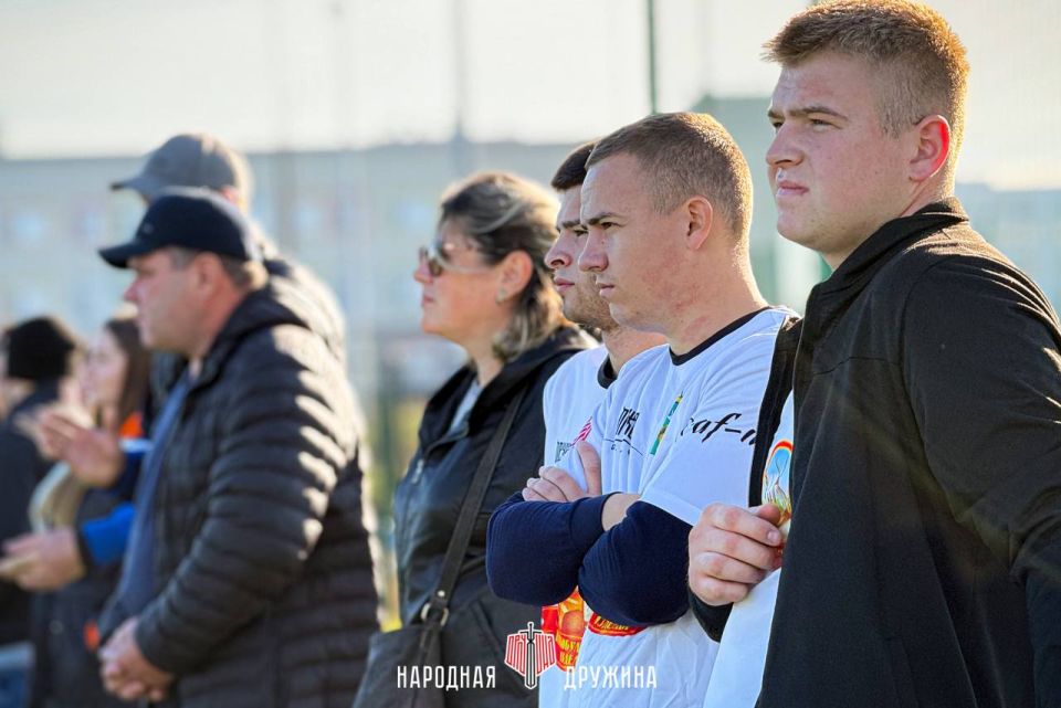 Вырываемся в полуфинал!. Наша команда вырвала победу в четвертьфинале Кубка Города и с гордостью проходит в полуфинал! Со счётом 3:2 ФК «Народная Дружина» из Мангуша обыграла команду «Сигнал-Адамант» из Мариуполя Вырываемся в полуфинал!. Наша команда вырвала победу в четвертьфинале Кубка Города и с гордостью проходит в полуфинал! Со счётом 3:2 ФК «Народная Дружина» из Мангуша обыграла команду «Сигнал-Адамант» из Мариуполя