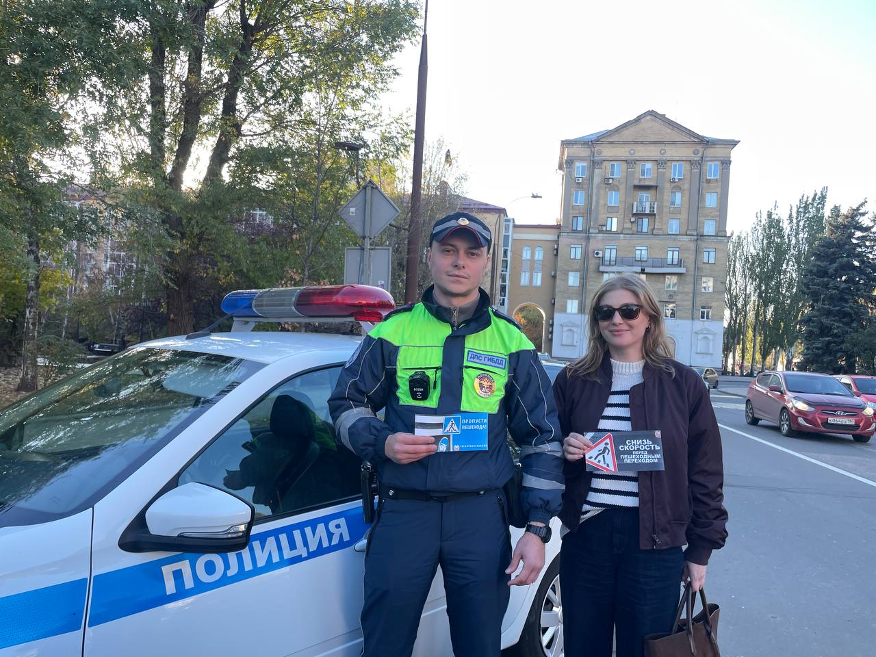 Сотрудники Госавтоинспекции проводят профилактические мероприятия с водителями и пешеходами Сотрудники Госавтоинспекции проводят профилактические мероприятия с водителями и пешеходами