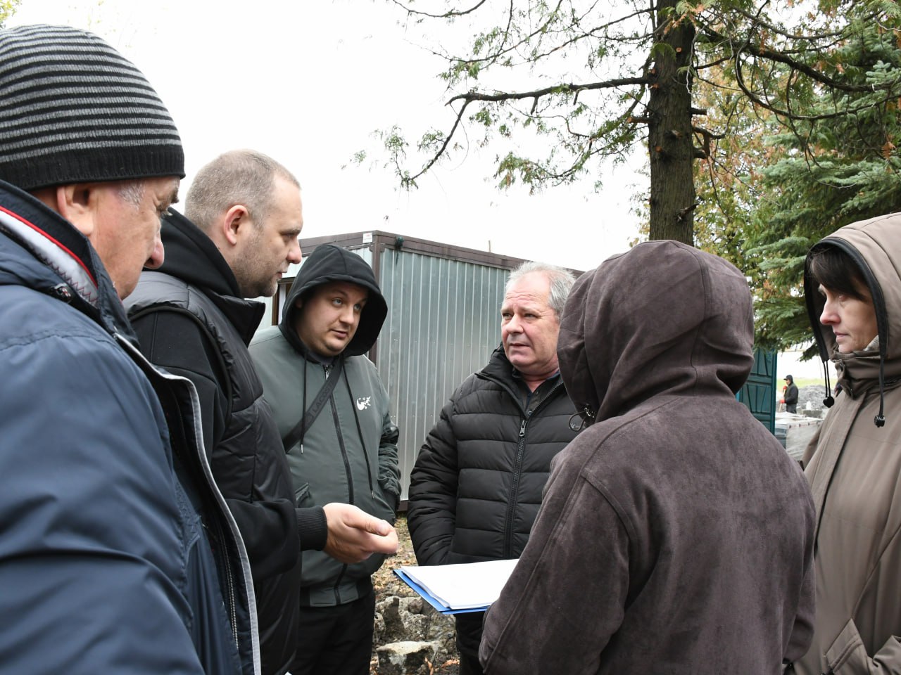 Сергей Назаров проверил благоустройство южной части парка «Победа»