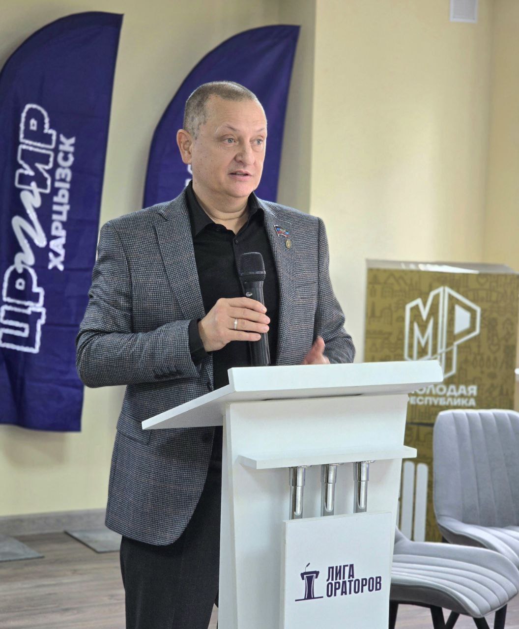 Дмитрий Огилец: Сегодня вместе со своей коллегой Анастасией Селивановой в Харцызском филиале "Центр развития молодежных инициатив Республики» участвовал в роли жюри турнира "Лига ораторов", который проводится в Донецкой... Дмитрий Огилец: Сегодня вместе со своей коллегой Анастасией Селивановой в Харцызском филиале "Центр развития молодежных инициатив Республики» участвовал в роли жюри турнира "Лига ораторов", который проводится в Донецкой...