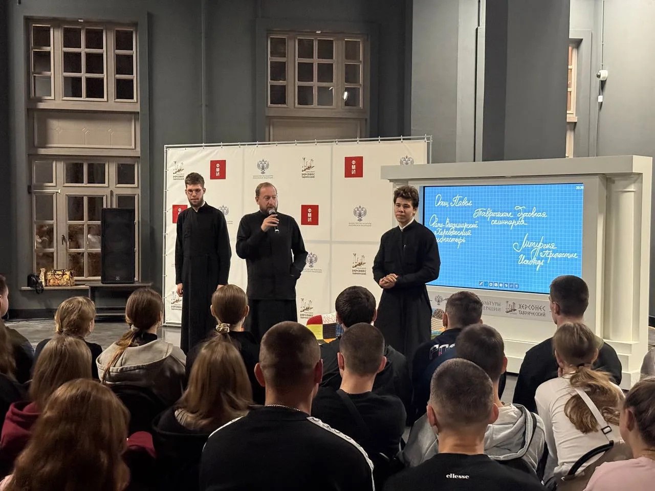 Олег Трофимов: Прикосновение к святыням: дети Донбасса в «Новом Херсонесе» Олег Трофимов: Прикосновение к святыням: дети Донбасса в «Новом Херсонесе»