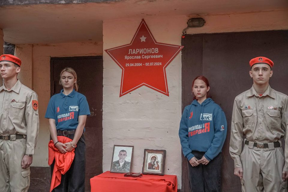 В городе Кировское установили Звезду Героя в честь Ярослава Ларионова В городе Кировское установили Звезду Героя в честь Ярослава Ларионова