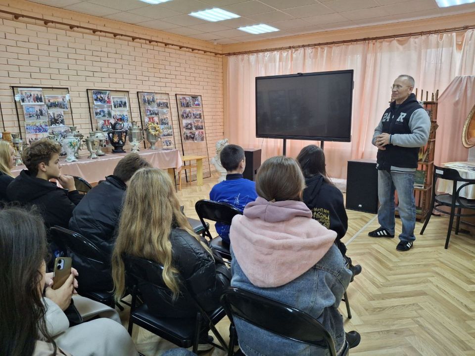 Каникулы с пользой: ясиноватские школьники погрузились в мир профессий Каникулы с пользой: ясиноватские школьники погрузились в мир профессий